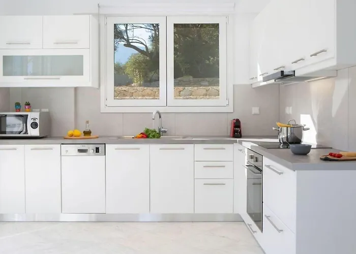 Villa Harriet - With Sea View And Near The Sea *