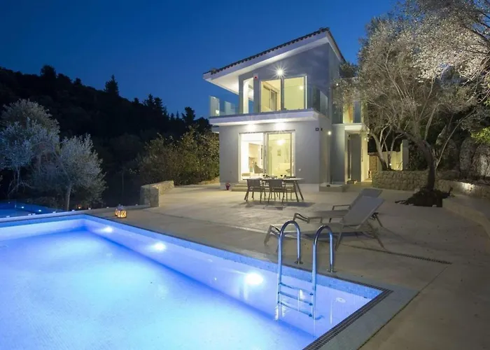 Villa Harriet - With Sea View And Near The Sea